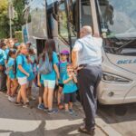 Choix du bus pour voyage scolaire : le guide complet pour garantir sécurité, confort et réussite pédagogique